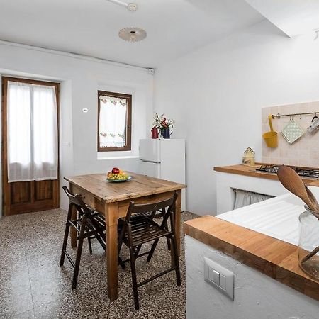 Al Vicolo Del Gallo Appartamento Varallo Ngoại thất bức ảnh